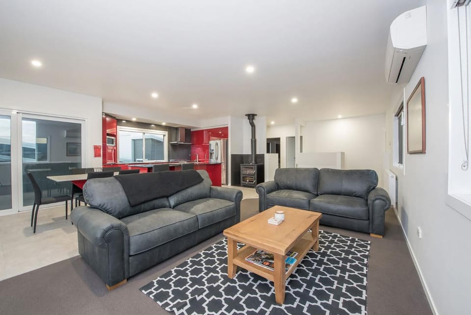 Living room, Seating area, air conditioner