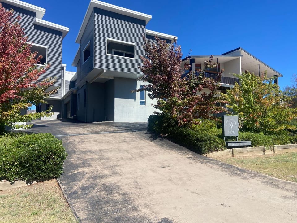 Property building, Street view