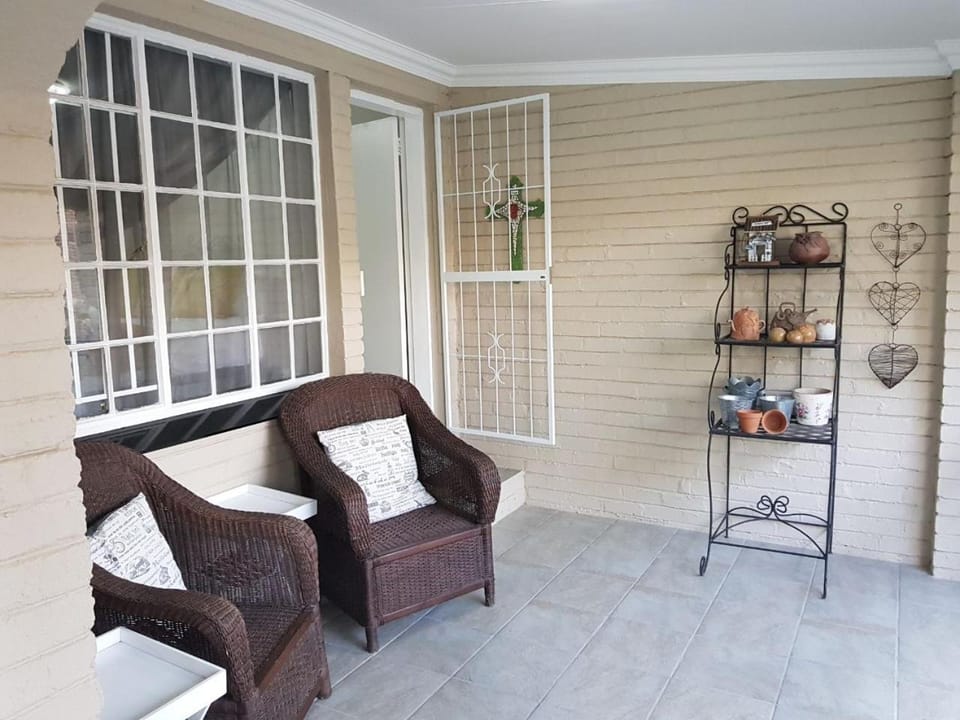 Facade/entrance, Other, Seating area
