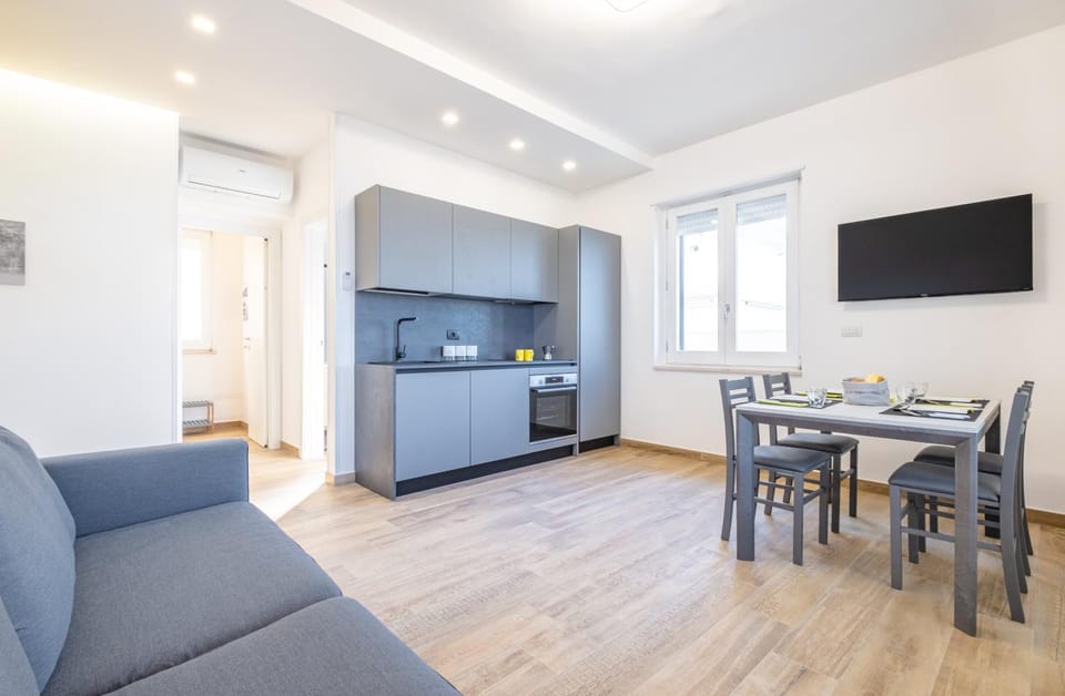 TV and multimedia, Kitchen or kitchenette, Living room, Dining area