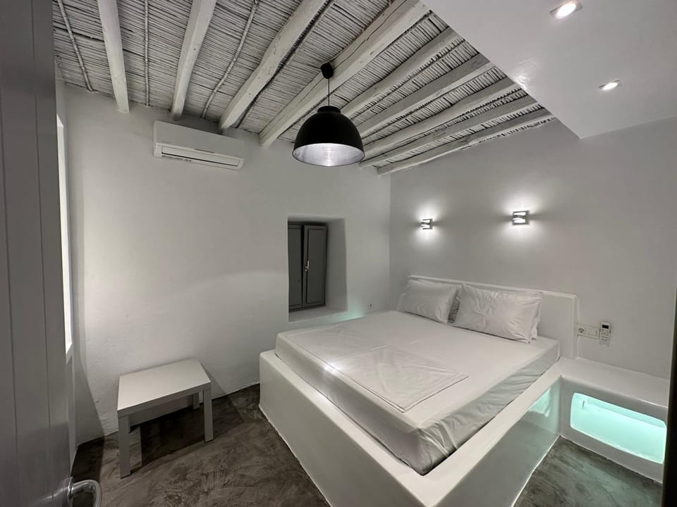 Bed, Photo of the whole room, Bedroom, air conditioner