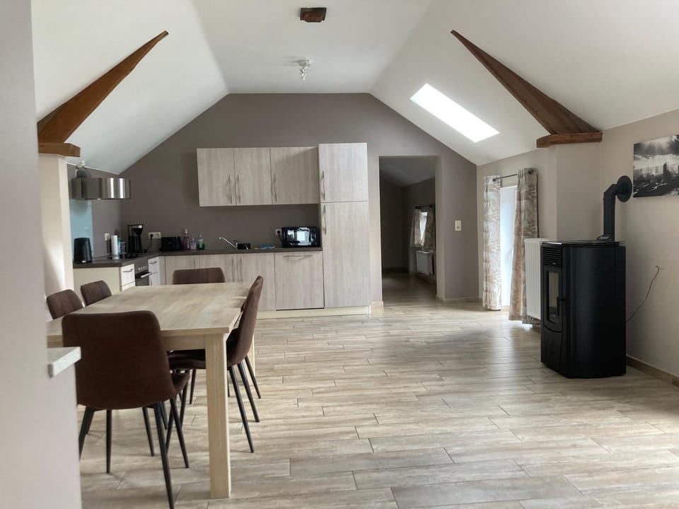 Kitchen or kitchenette, Dining area, dishwasher, minibar, pet friendly, stove