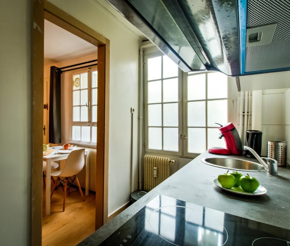 Coffee/tea facilities, Kitchen or kitchenette, Dining area
