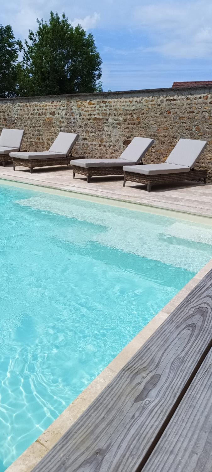 Day, Swimming pool, sunbed