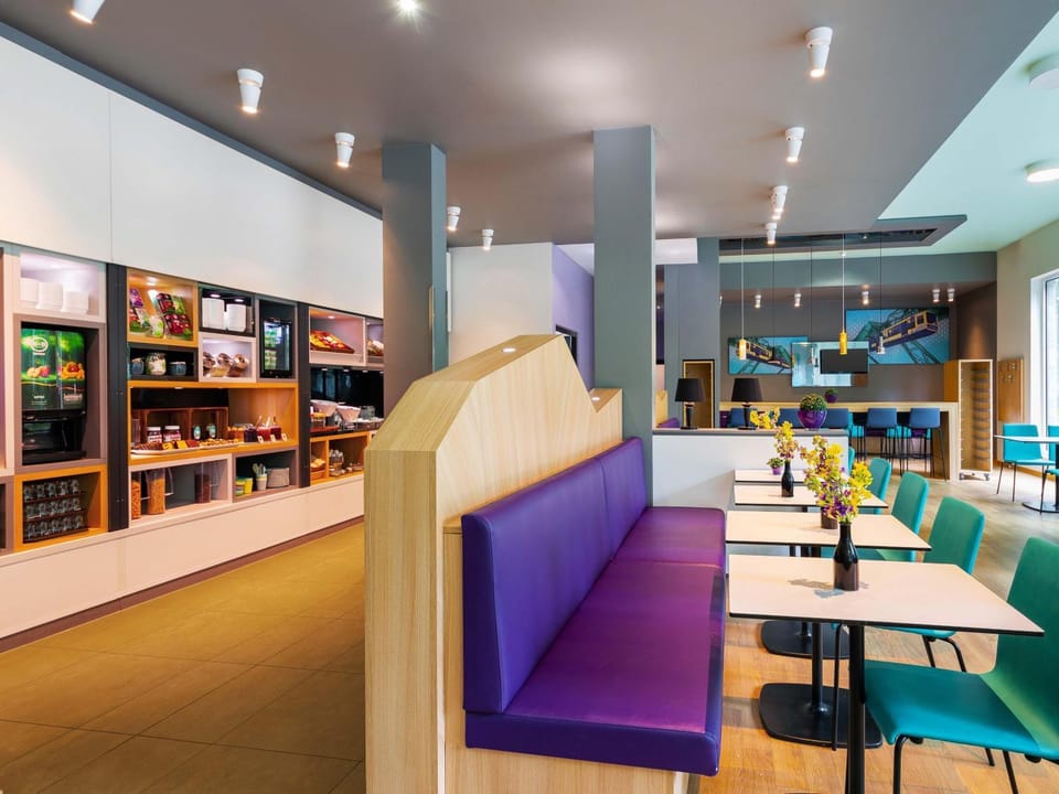 Lounge or bar, Breakfast