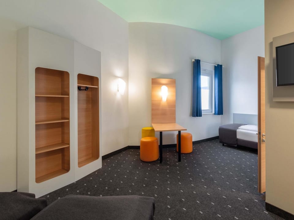 Photo of the whole room, acessibility