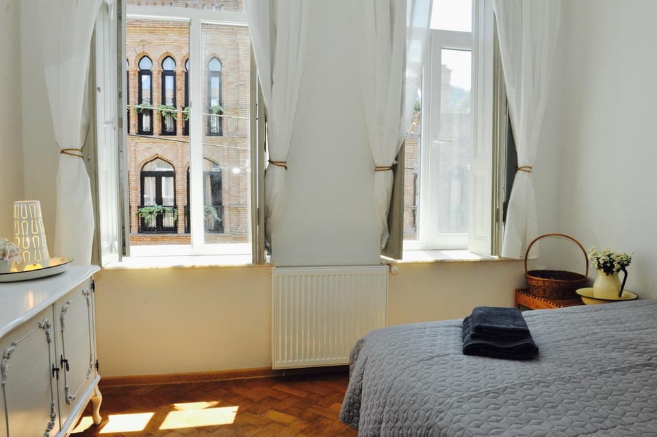 Bed, Landmark view, Mountain view