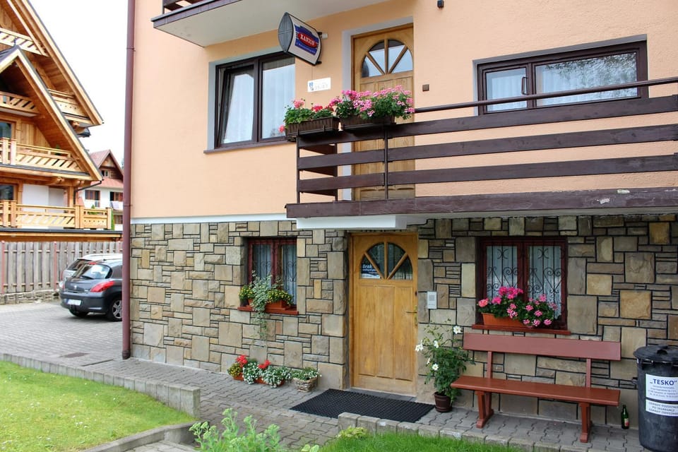 Facade/entrance, Day, Summer, Balcony/Terrace