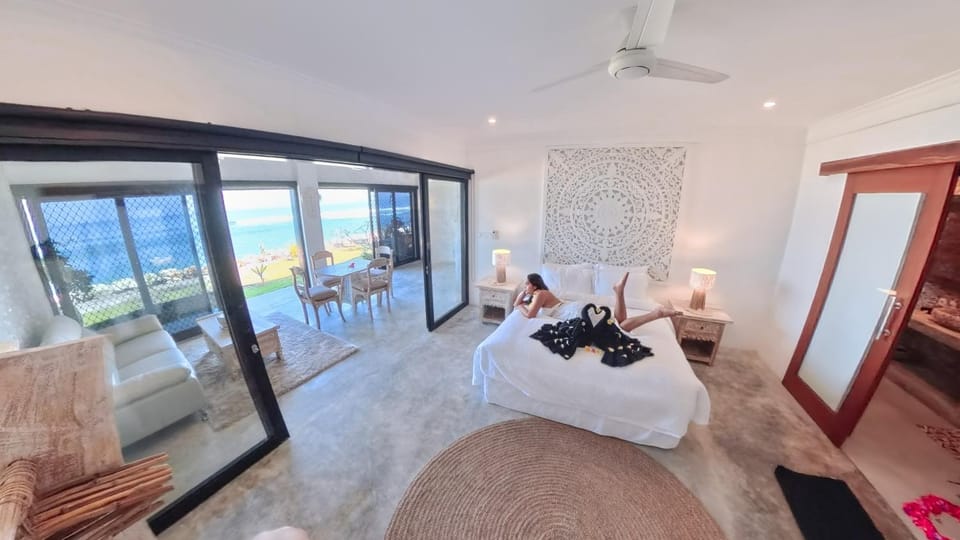 Bed, View (from property/room), Balcony/Terrace, Living room, Photo of the whole room, Seating area, Dining area, Bedroom, towels