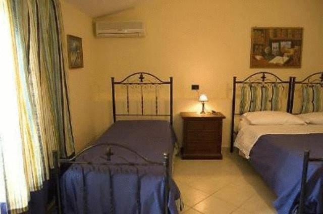 Day, Photo of the whole room