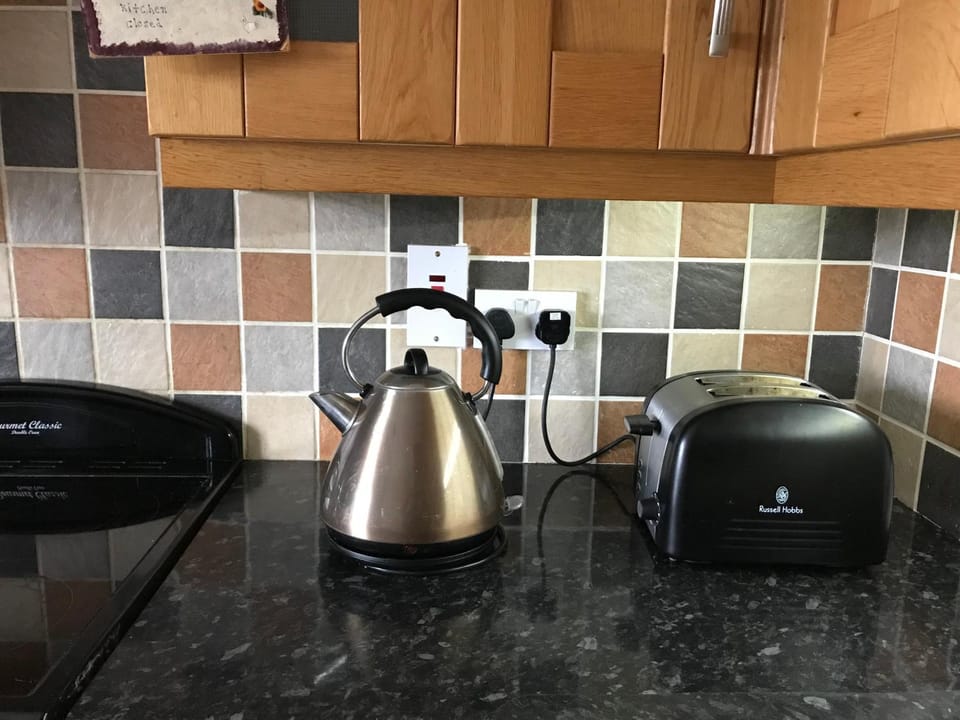 Coffee/tea facilities, Kitchen or kitchenette, Dining area