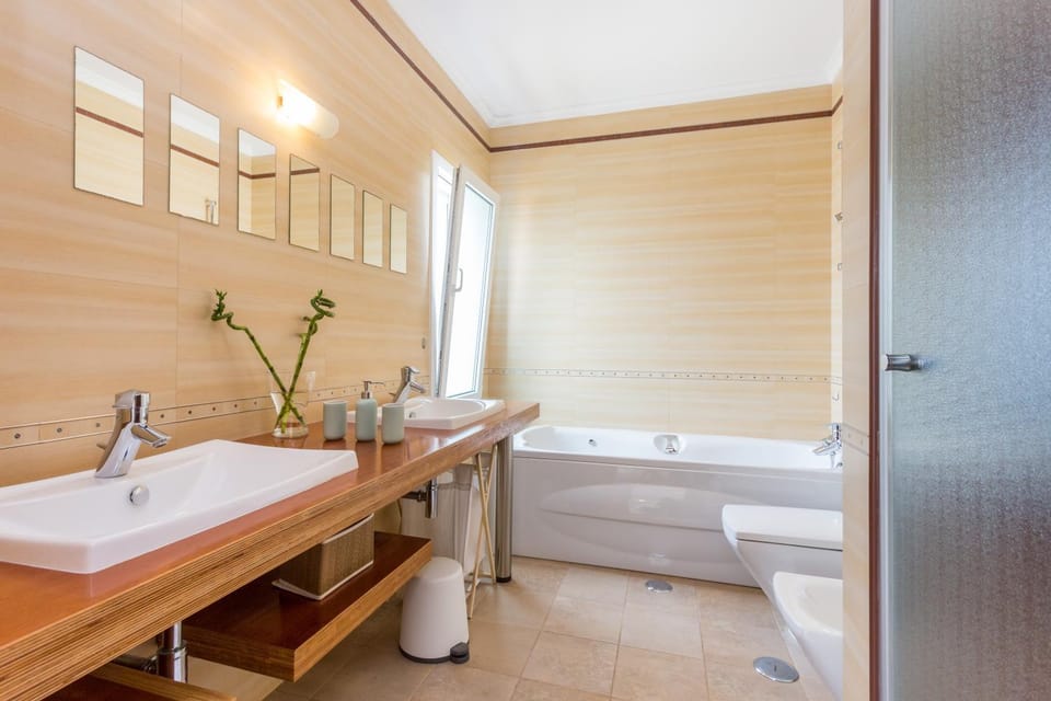 Your Villa Algarve Private pool 5 min walk to beach Villa in Luz