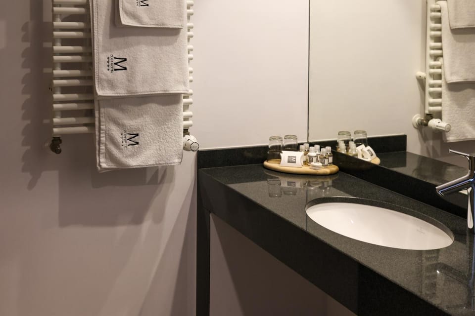 Bathroom, towels