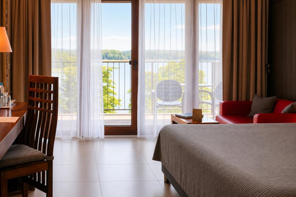 Bed, Natural landscape, View (from property/room), Balcony/Terrace, Photo of the whole room, Seating area, Bedroom