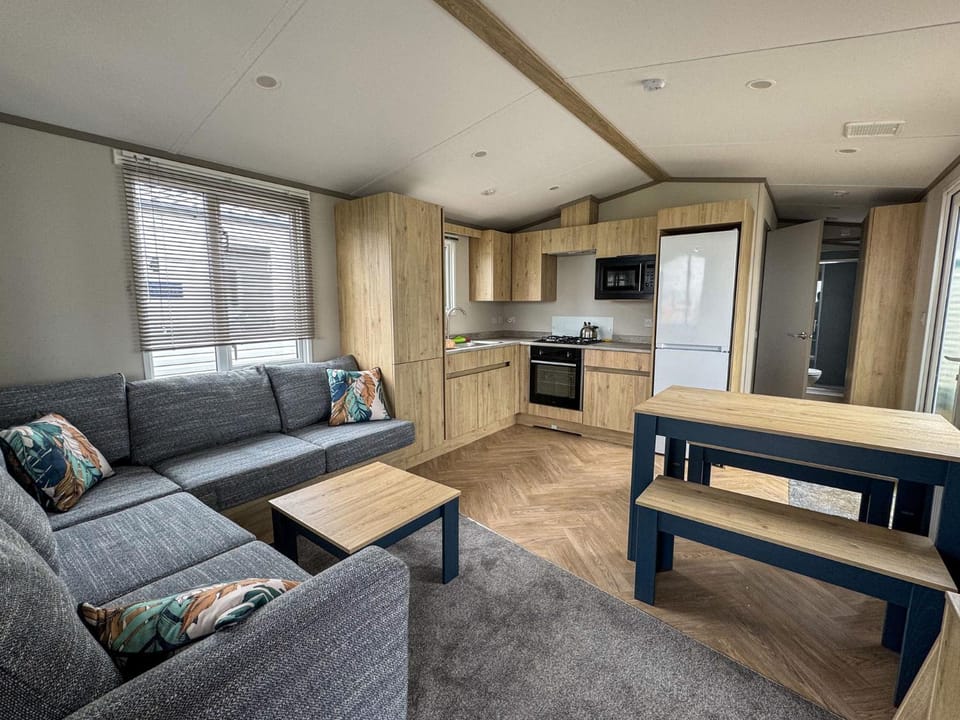 Communal lounge/ TV room, Kitchen or kitchenette