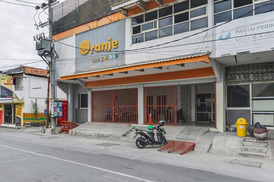 Facade/entrance