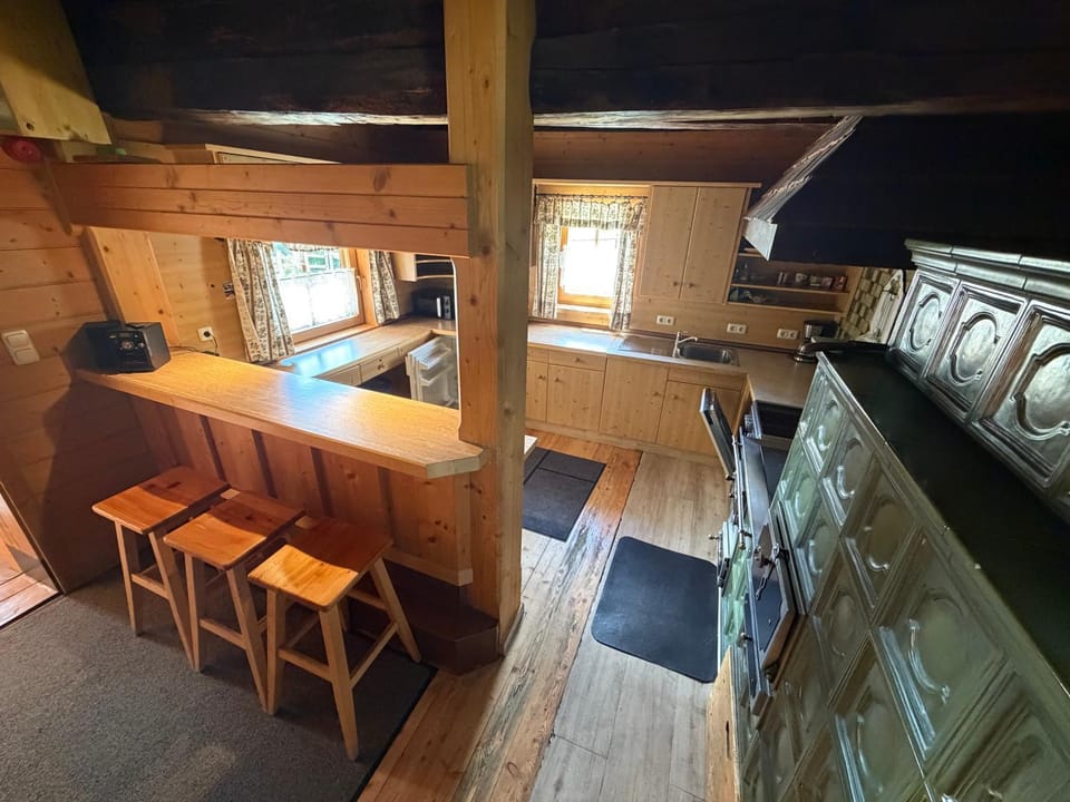 Dining area, kitchen