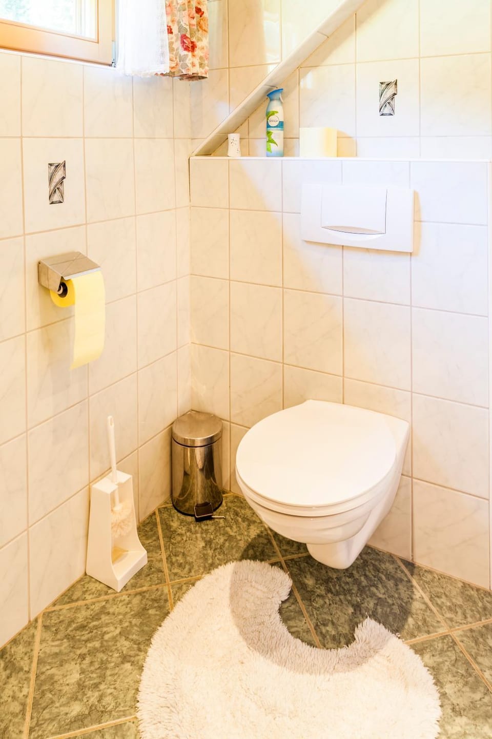 Toilet, Photo of the whole room