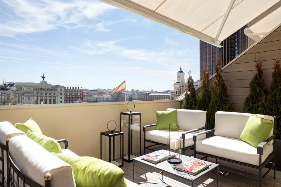 Balcony/Terrace, City view