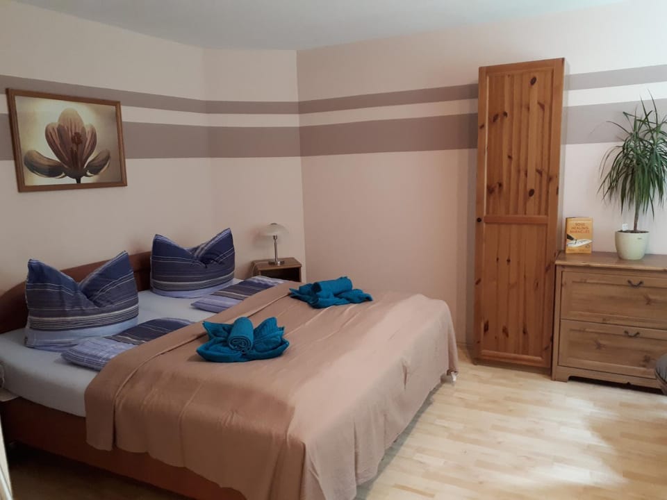 Bed, Photo of the whole room, Bedroom, towels, wardrobe