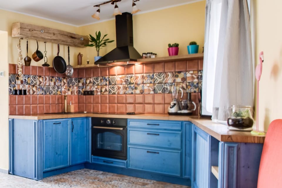 Kitchen or kitchenette, dishwasher, oven, stove