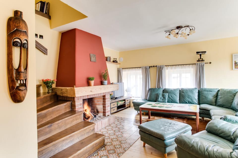 Living room, Seating area, fireplace