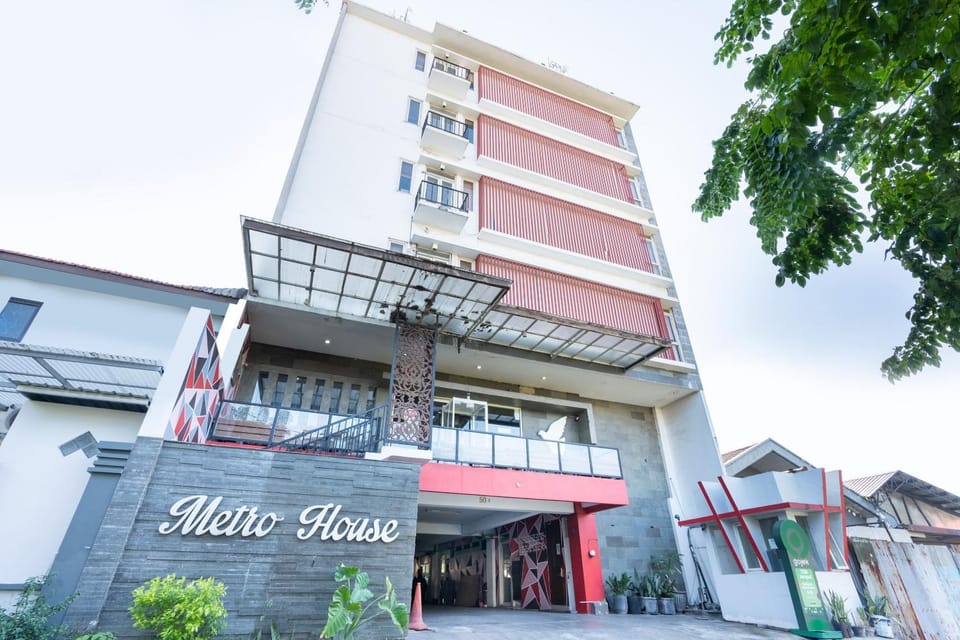 Facade/entrance