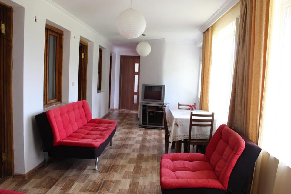 Communal lounge/ TV room, Living room, Seating area