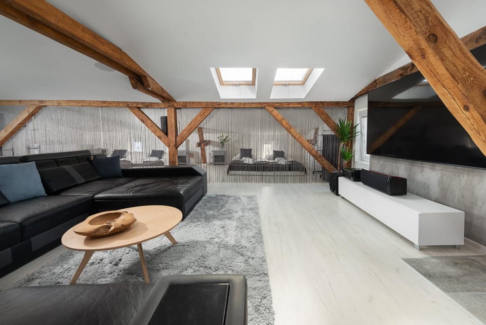 Hot Tub, TV and multimedia, Coffee/tea facilities, Kitchen or kitchenette, Living room, Decorative detail, Seating area, Family, Quiet street view, Bath, flat iron, furniture, heating, internet, minibar, towels, wardrobe, air conditioner