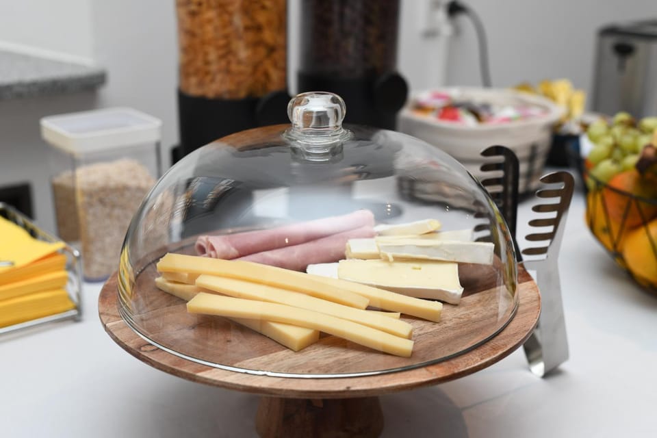 Breakfast, Continental breakfast, Buffet breakfast, English/Irish breakfast, American breakfast