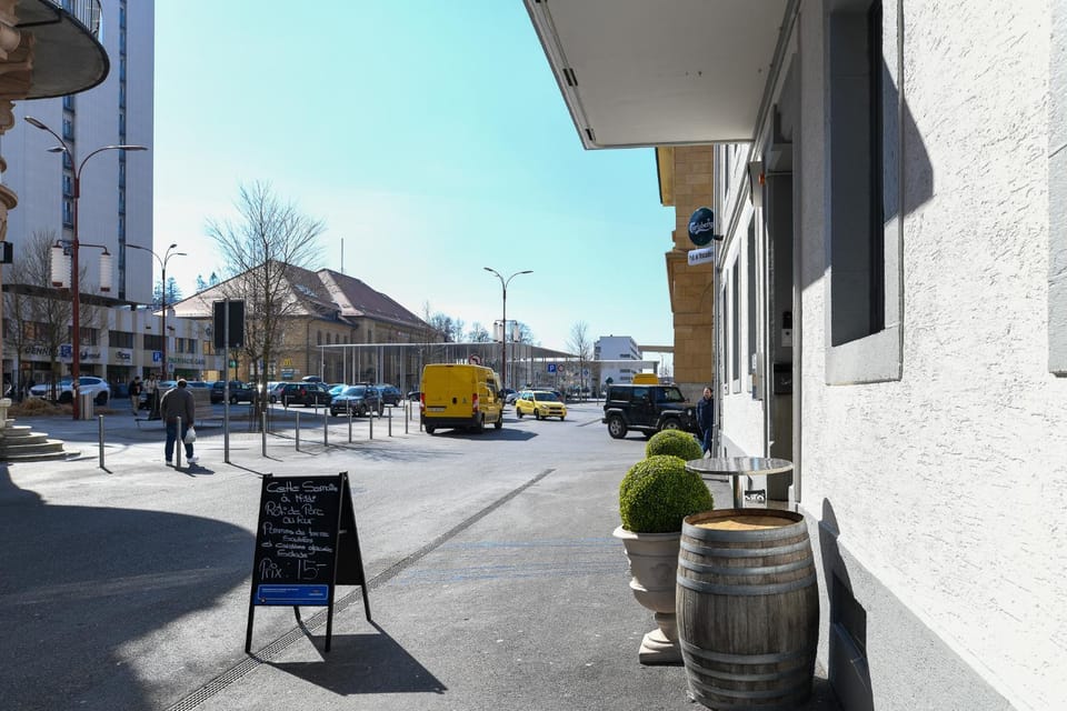 Neighbourhood, Street view, Location, Parking