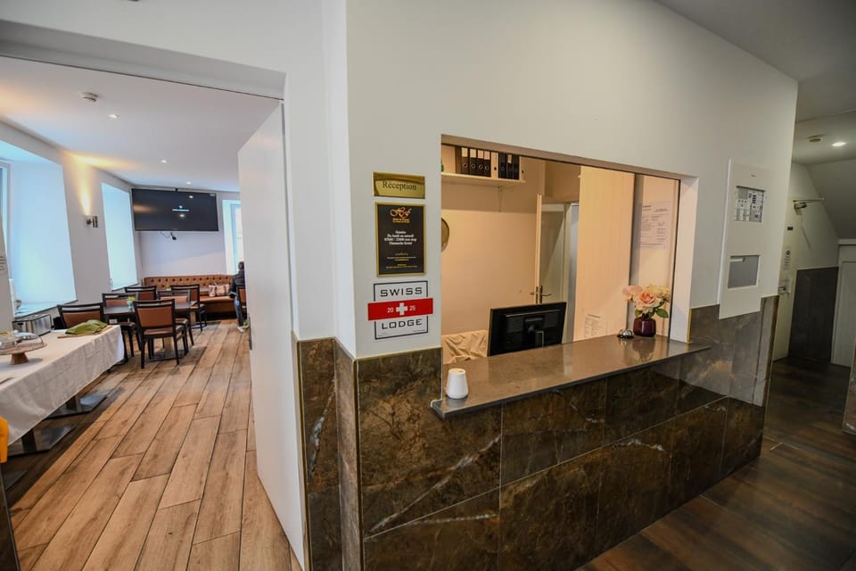 Communal lounge/ TV room, Lobby or reception