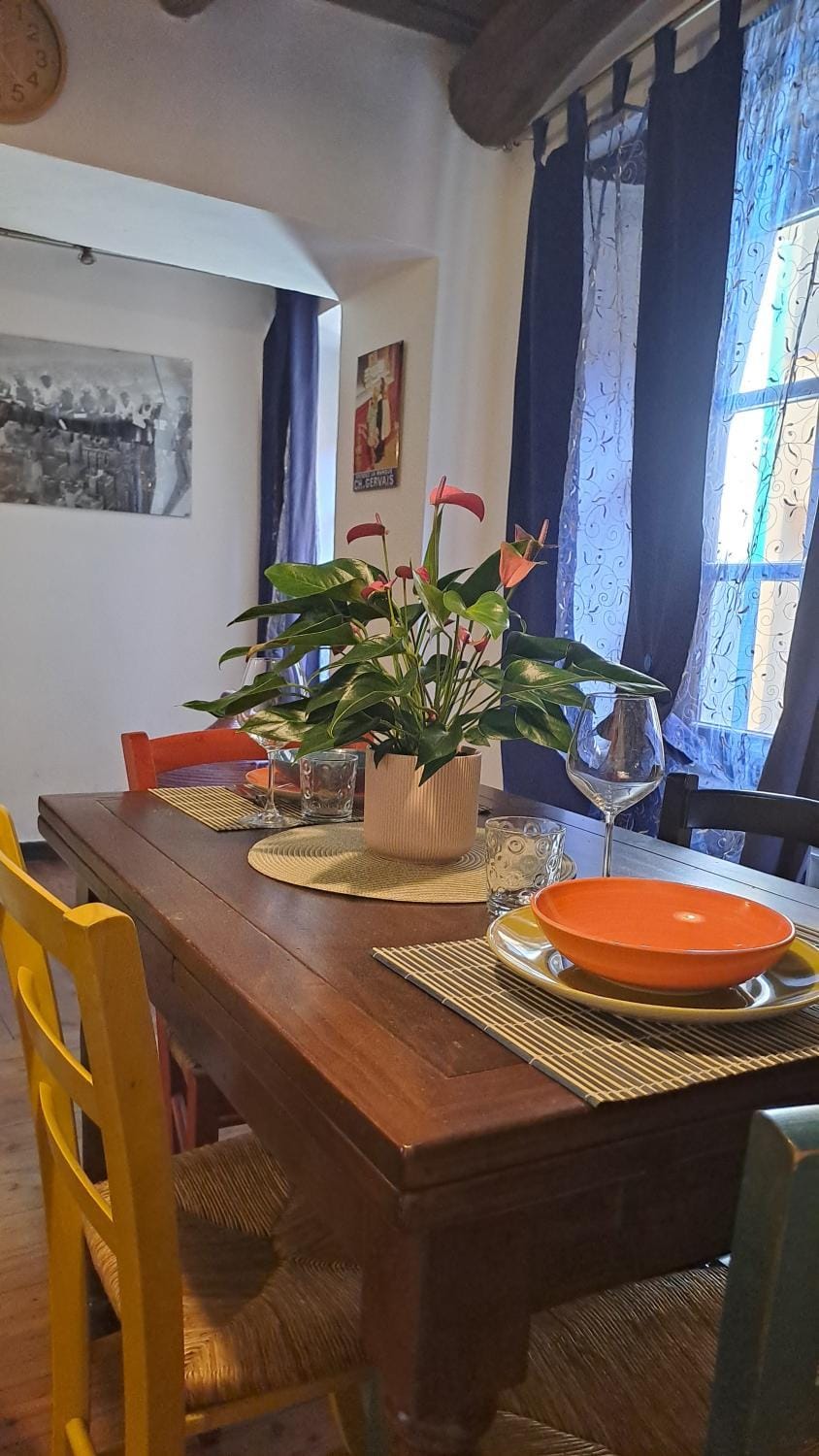Living room, Dining area
