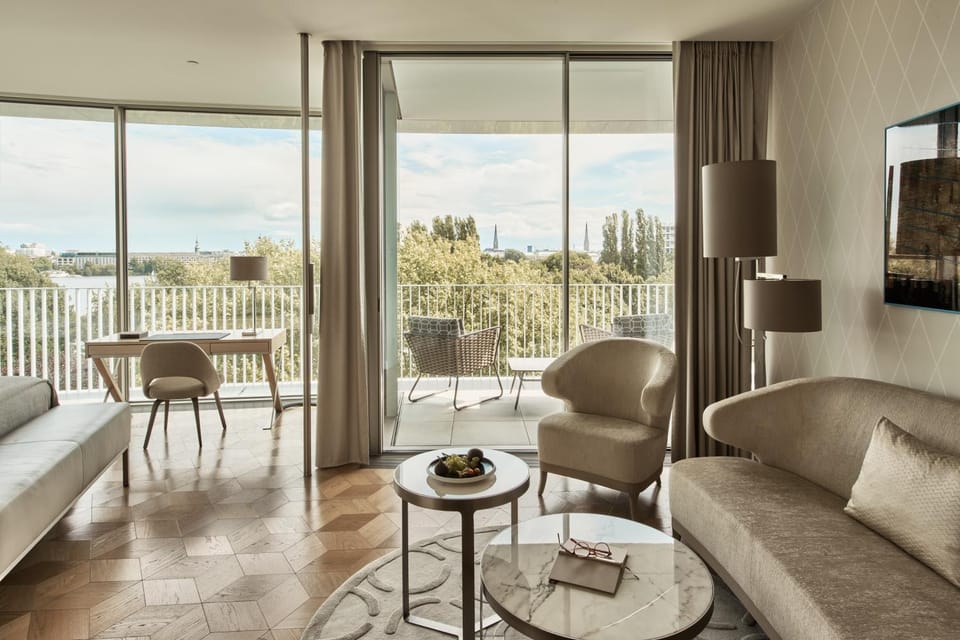 View (from property/room), Balcony/Terrace, Living room, Seating area