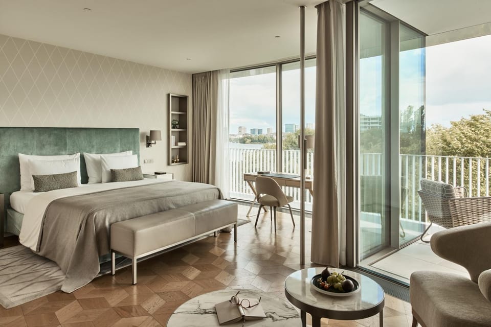 Bed, View (from property/room), Photo of the whole room, Bedroom