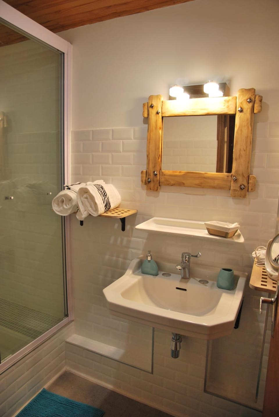 Bathroom, Decorative detail