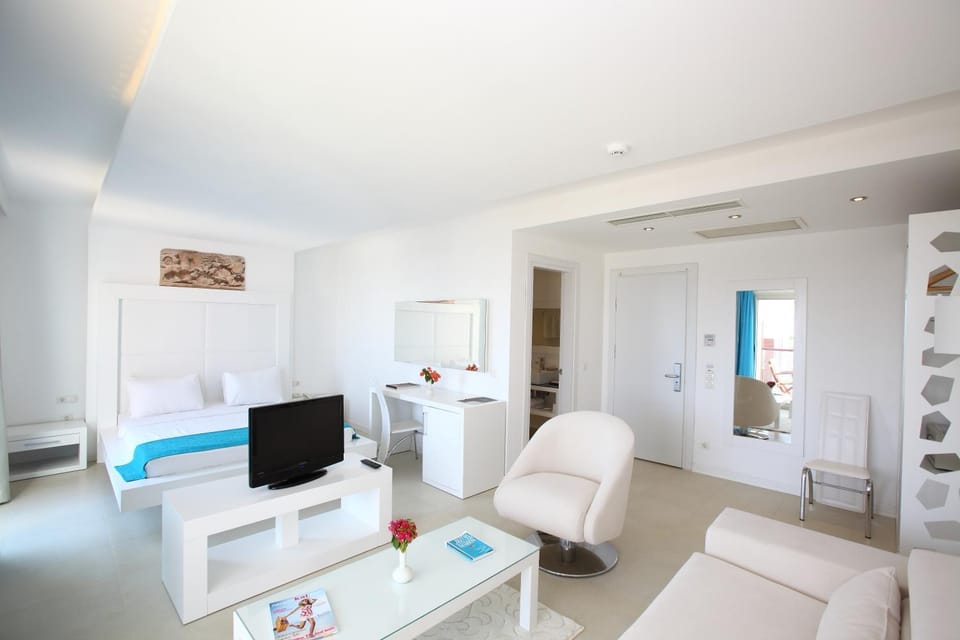 Living room, Bedroom