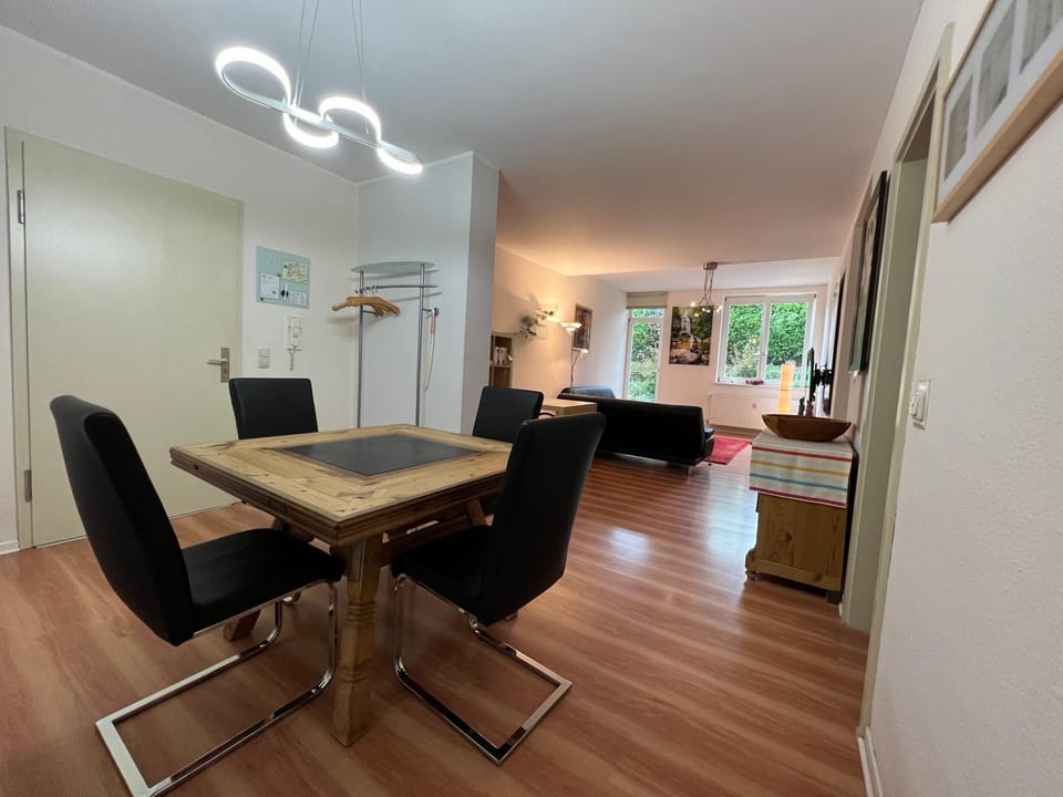 Seating area, Dining area