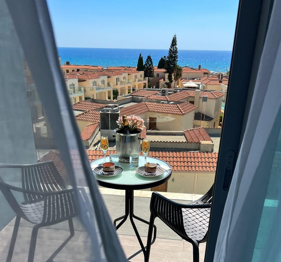 Natural landscape, Balcony/Terrace, Seating area, Sea view