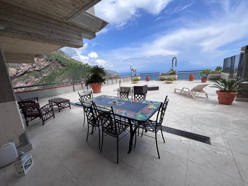 Elisa's House Apartment in Taormina
