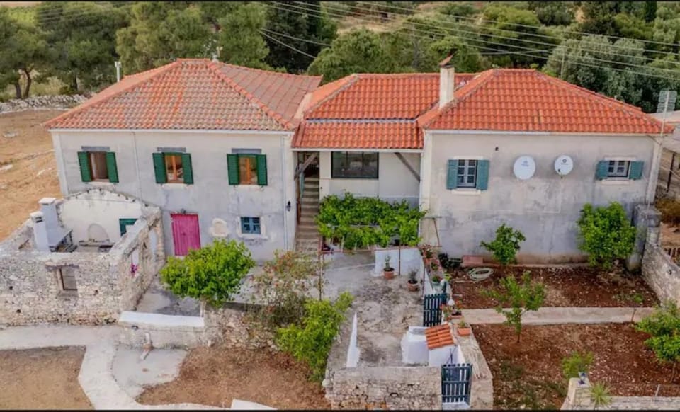 Property building, Natural landscape, Garden view