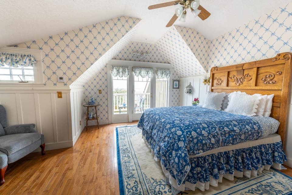 Bed, Balcony/Terrace, Photo of the whole room, Bedroom, Sea view, fireplace