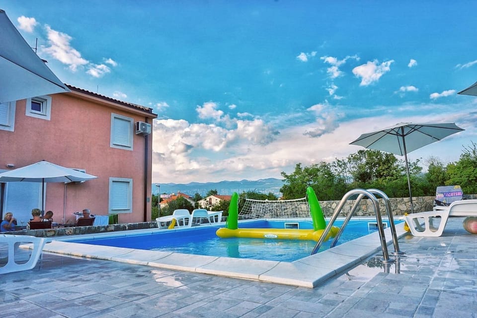 Mountain view, Pool view, Swimming pool, Sports, Entertainment
