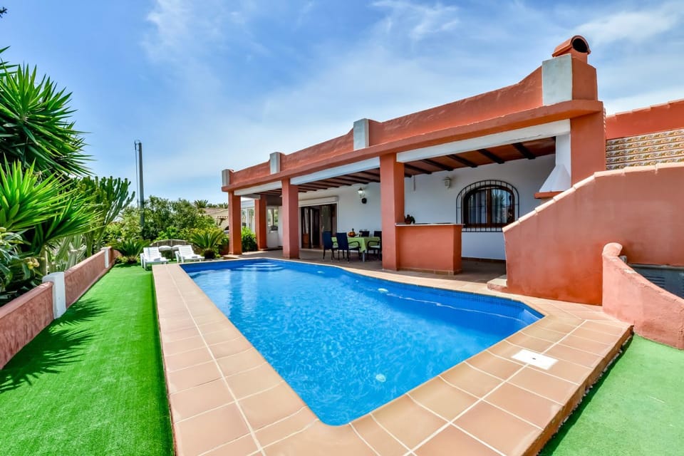 Swimming pool, sunbed
