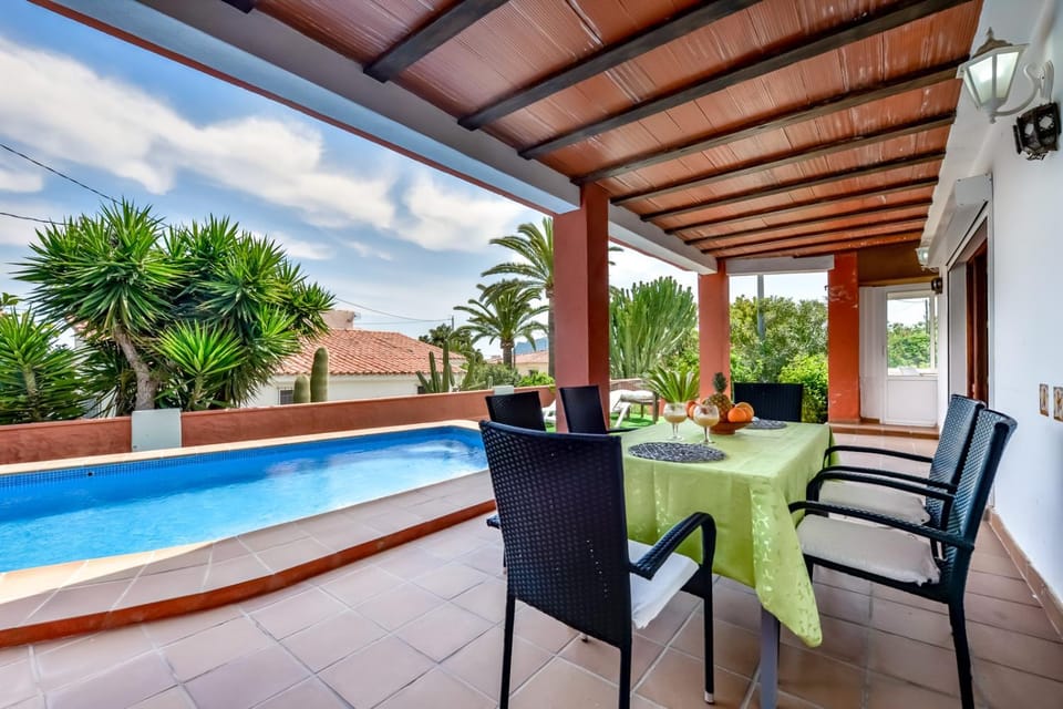 Seating area, Swimming pool