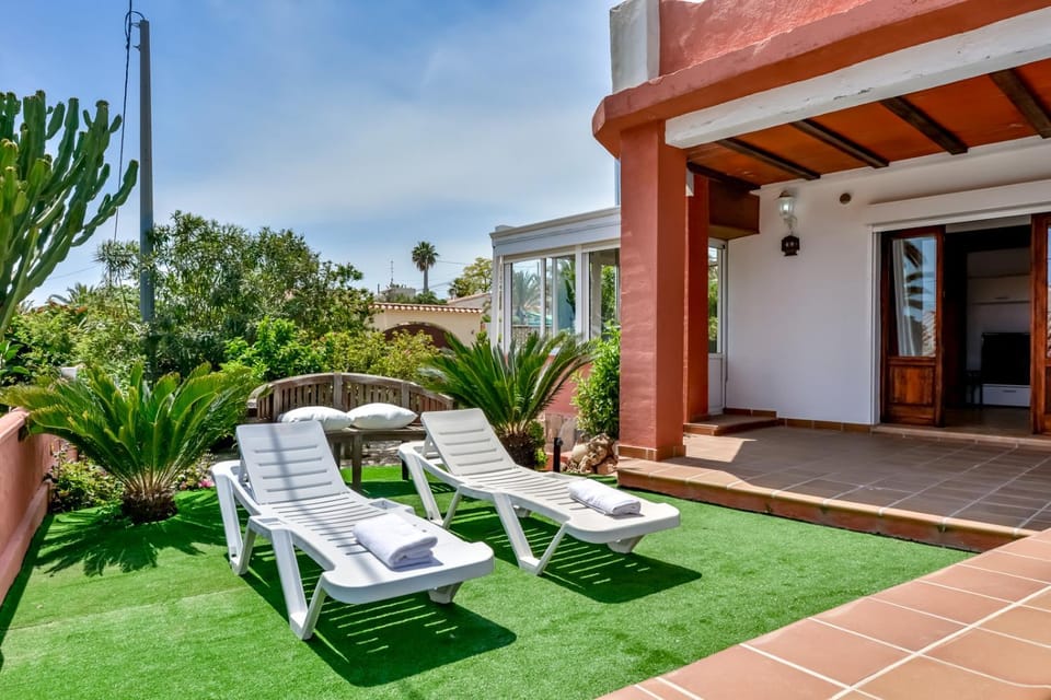 Balcony/Terrace, sunbed