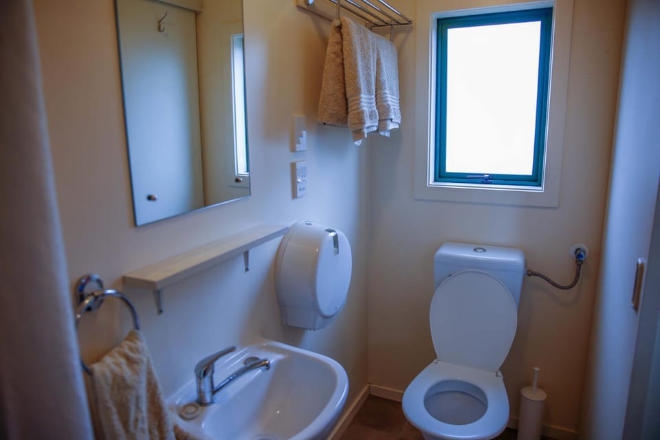 Shower, Toilet