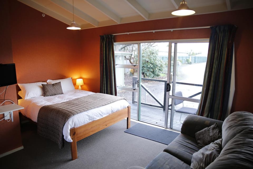 Shower, Bathroom, TV and multimedia, Coffee/tea facilities, Seating area, Bedroom