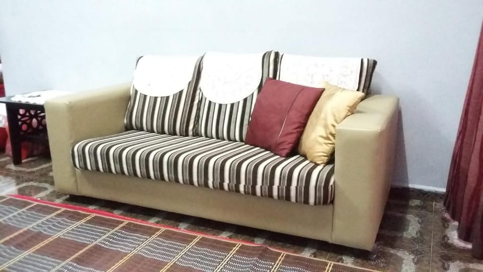 Communal lounge/ TV room, Living room, Seating area
