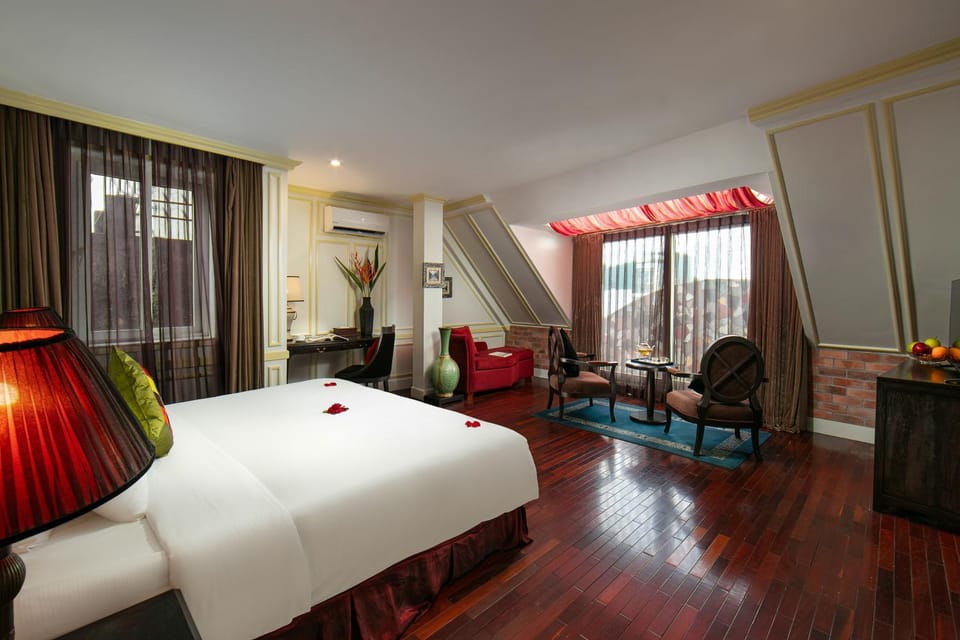 Bed, Living room, Photo of the whole room, Bedroom